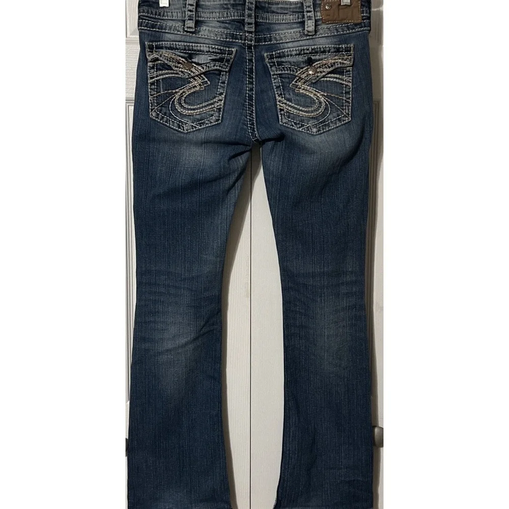 Silver Jeans Women's Pioneer Boot Low Rise Distressed Jeans Size 30/33 (32x33)